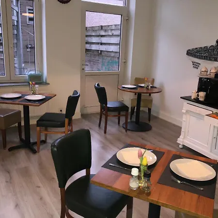 Check Mate Bed & Breakfast 3*